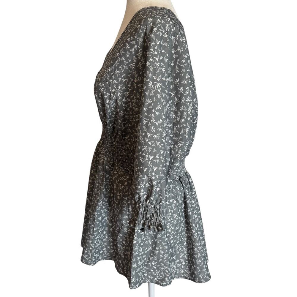 BloomChic 1X Blue Floral V-Neck Tunic Top Smocked Waist 3/4 Sleeve US 14–16 - Picture 4 of 8